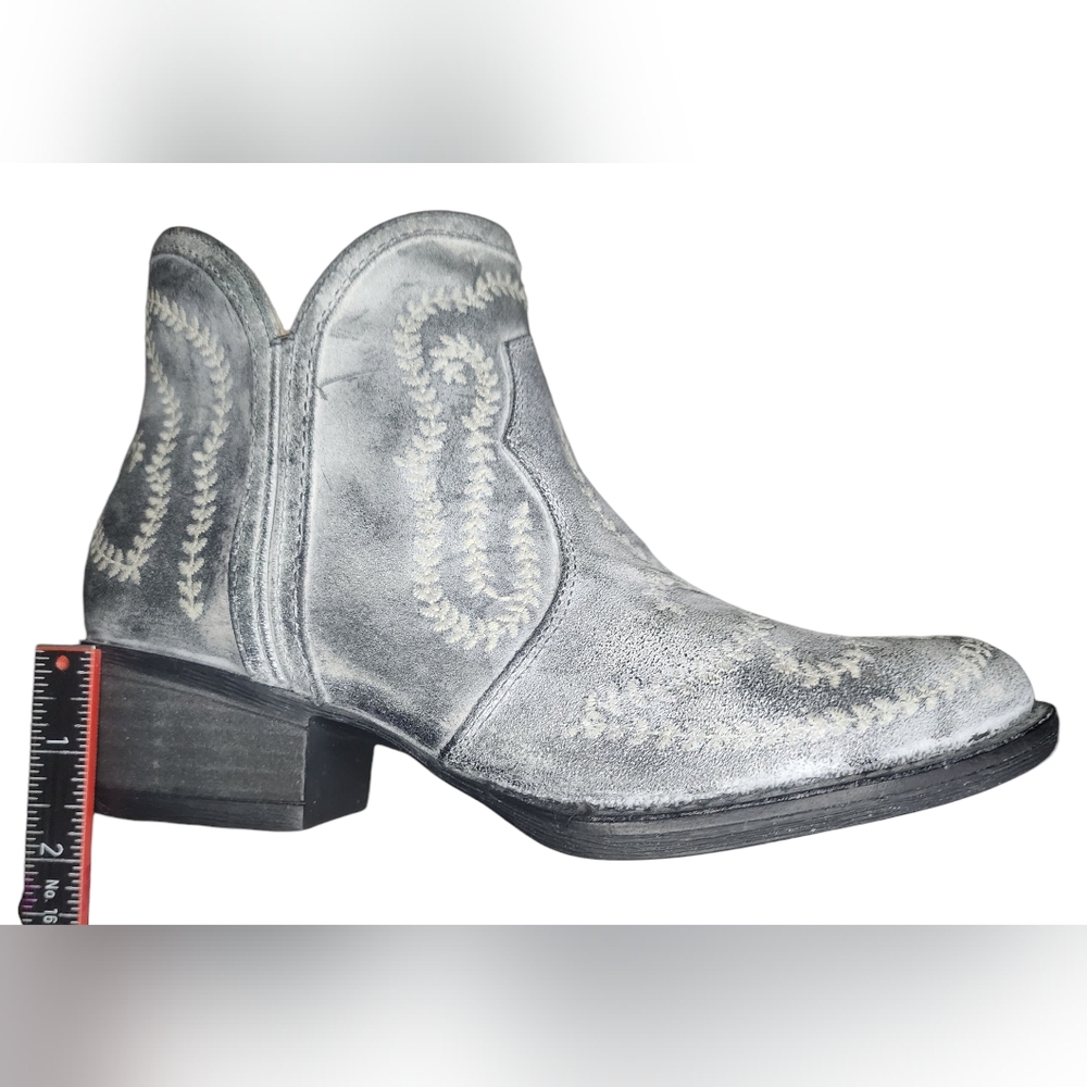 NWOT Sterling River Distressed Boots, Womens 6.5 - Picture 11 of 12
